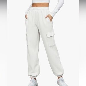New women’s fleece cargo sweatpants white size large